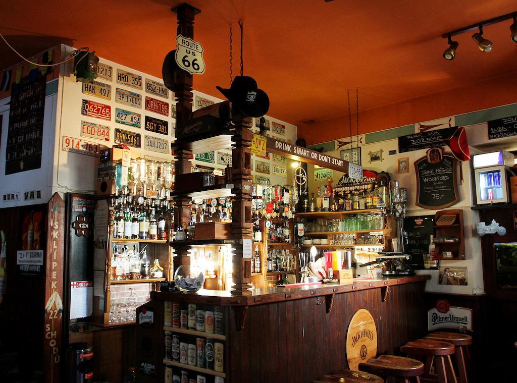 Pension Alfa & Whisky Pub Tábor Eksteriør billede